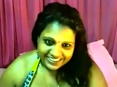 Indian woman on cam teases me with her chubby billibongs
